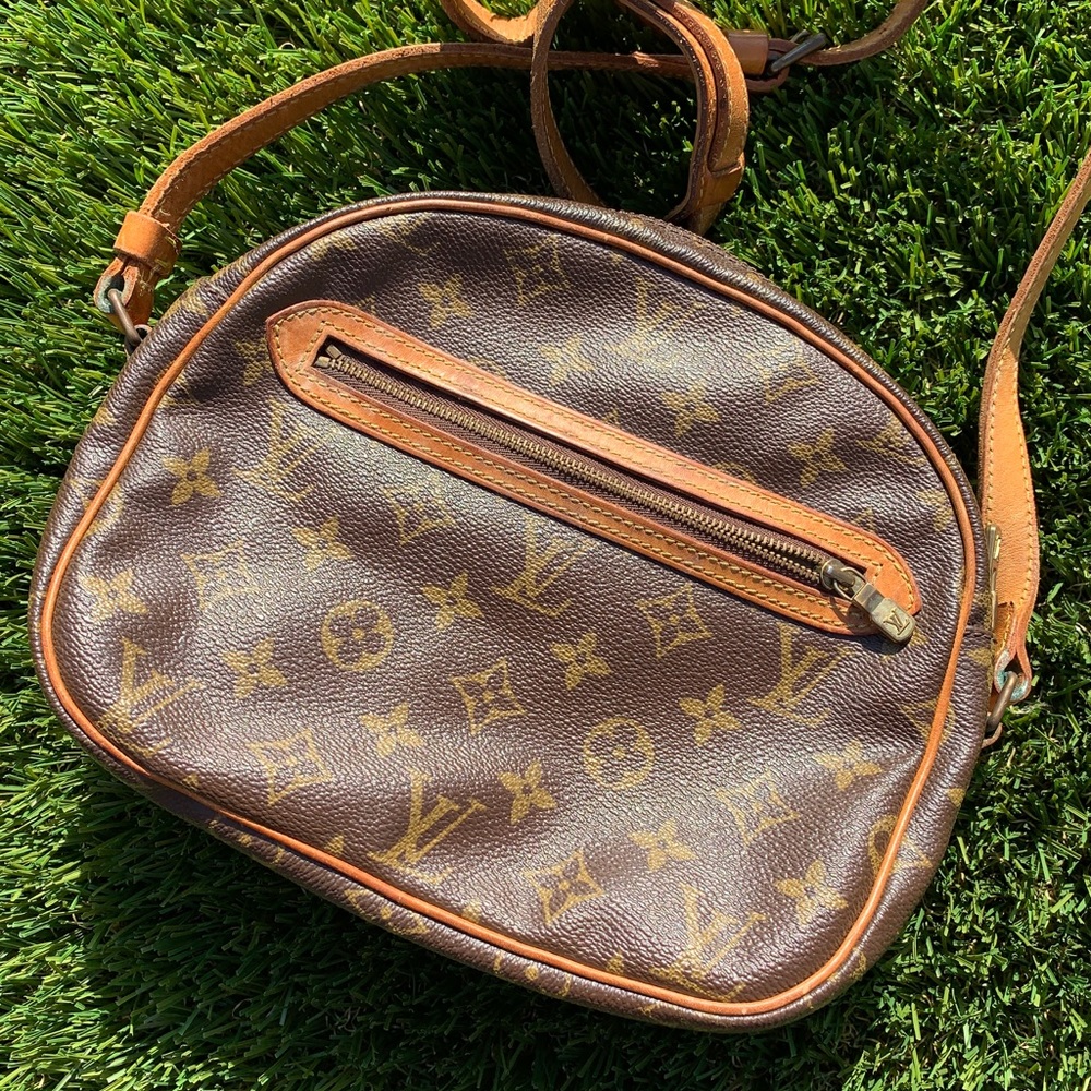 VINTAGE 1970s LOUIS VUITTON SHOULDER BAG (ON HOLD)